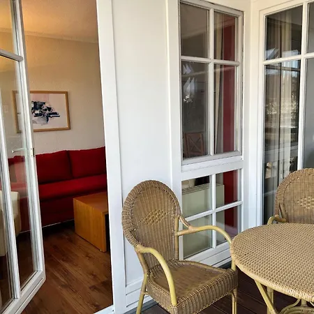 アパート Attraktive Fuer Vier Mit Balkon In *